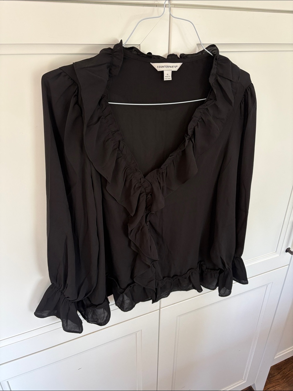 Counterparts Women’s Black Ruffle-Trim V-Neck Blouse NWT XL